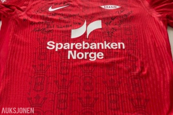 2026 BRANN SPILLERDRAKT nr 2 av 2 (Signert av spillere gjennom 50 år) Str S